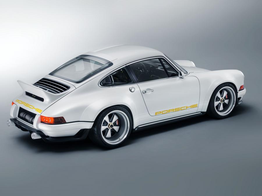  Porsche 911 DLS by Singer 2018 года  (фото 2 из 40)